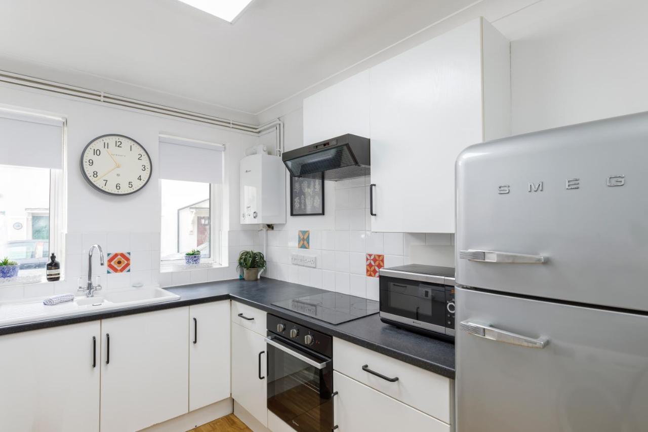 Beachside Retreat 2-Bedroom Gem With Free Private Parking & Outdoor Space Brighton Exterior photo