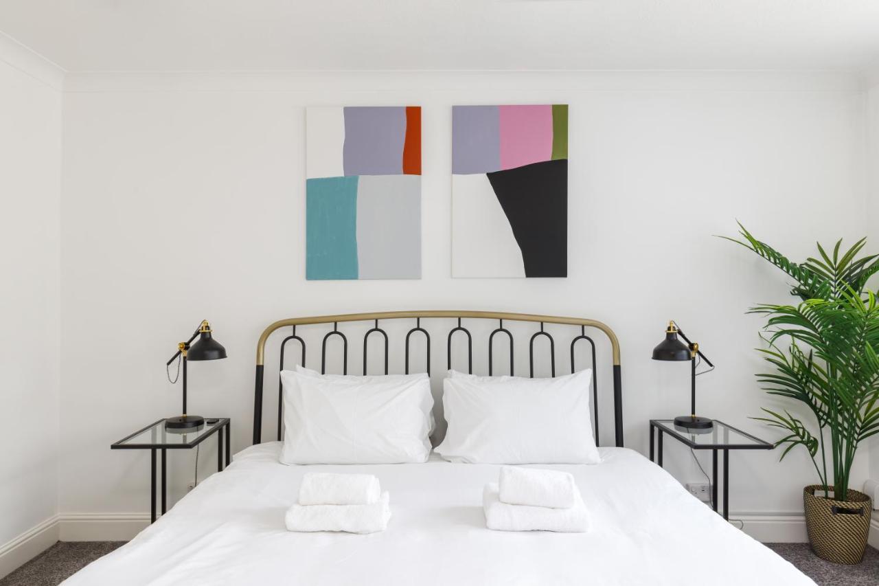 Beachside Retreat 2-Bedroom Gem With Free Private Parking & Outdoor Space Brighton Exterior photo