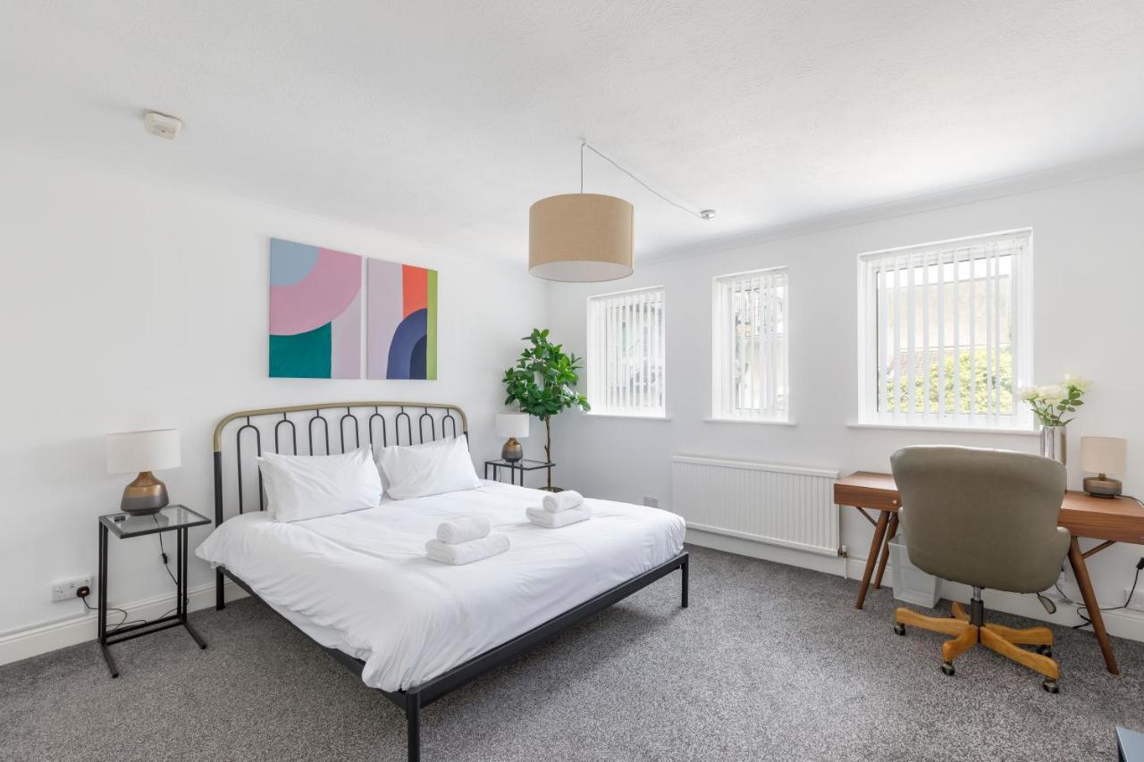 Beachside Retreat 2-Bedroom Gem With Free Private Parking & Outdoor Space Brighton Exterior photo